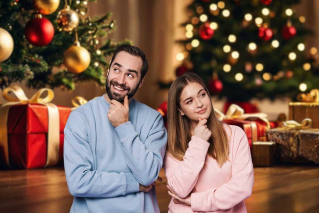coppia che pensa con sfondo natalizio