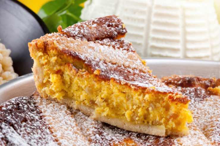 fetta di pastiera napoletana con zucchero a velo