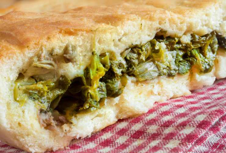 pizza di scarola napoletana