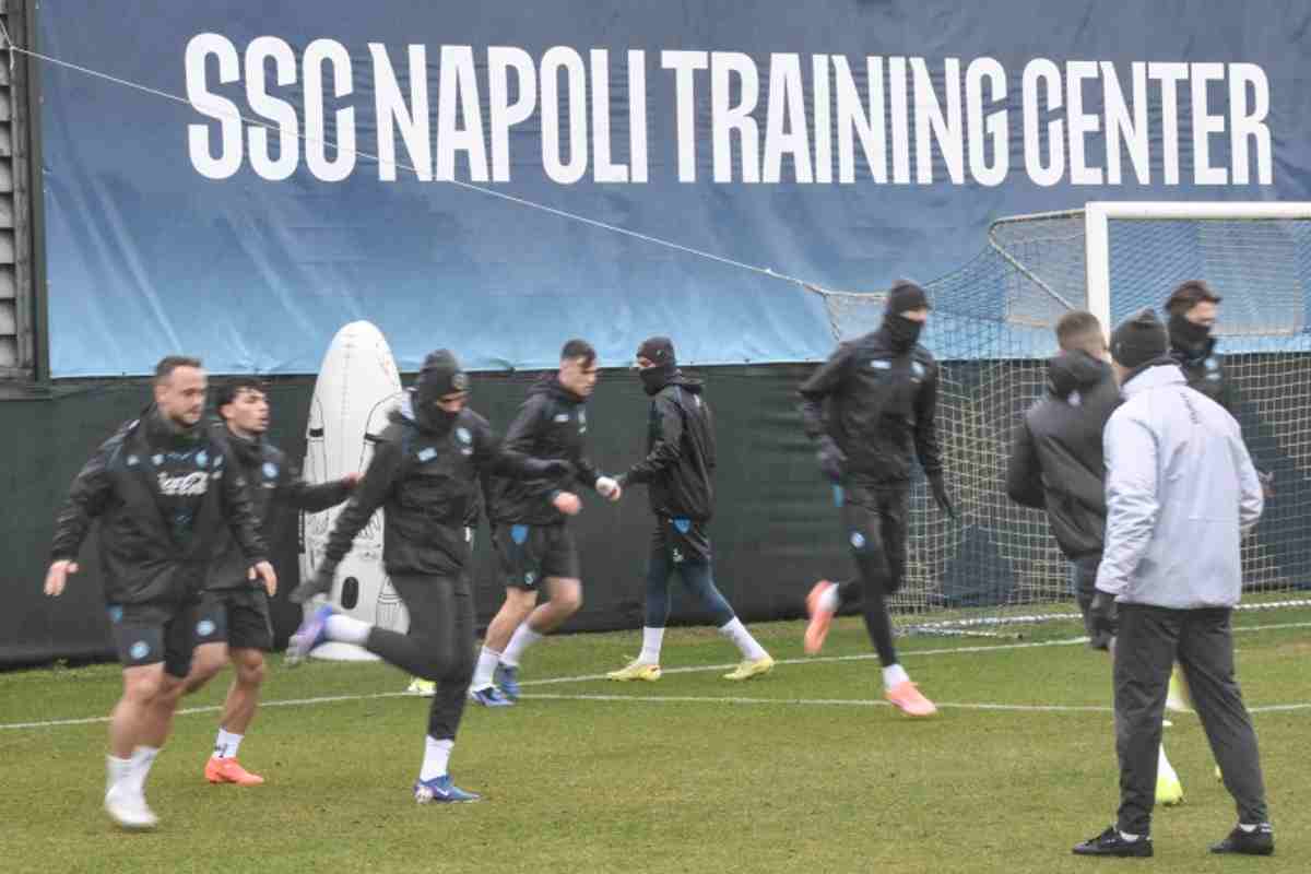 Calciatori del Napoli impegnati in allenamento