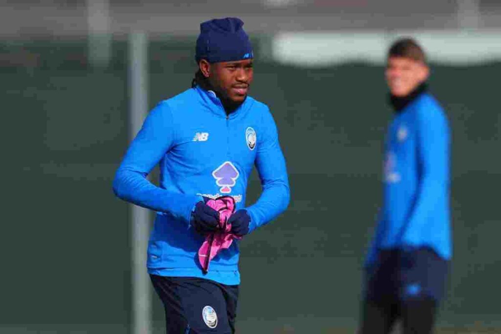 Ademola Lookman durante un allenamento con l'Atalanta