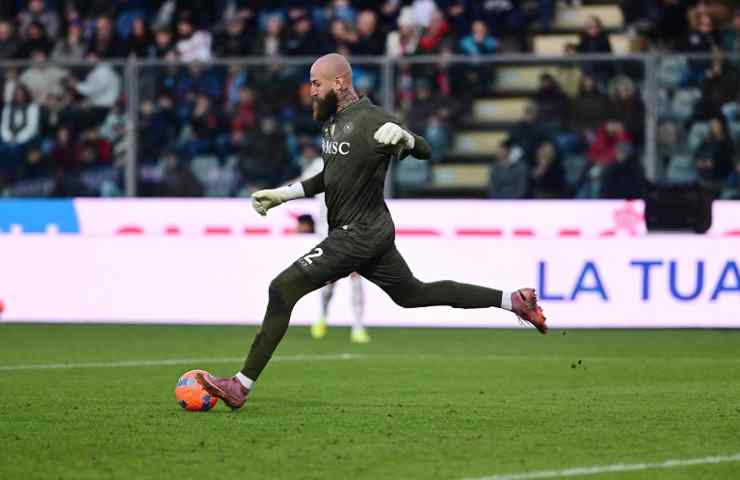 Vanja Milinkovic-Savic pronto a calciare il pallone