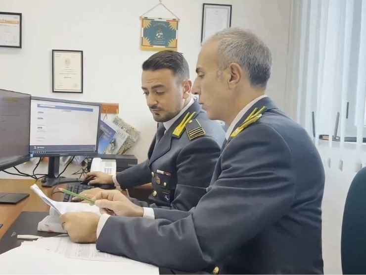 Finanzieri di Napoli al lavoro