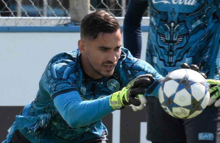 Alex Meret durante un allenamento col Napoli