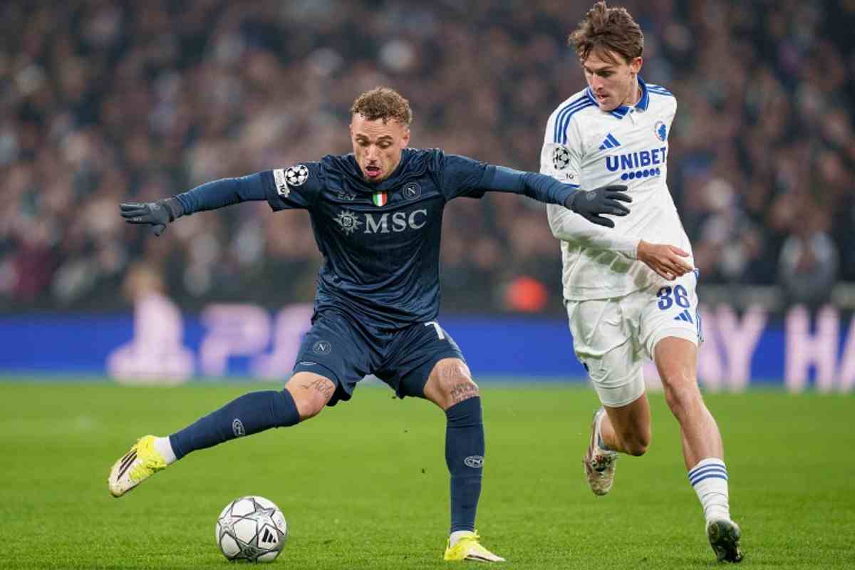 Noa Lang contro un avversario del Copenaghen