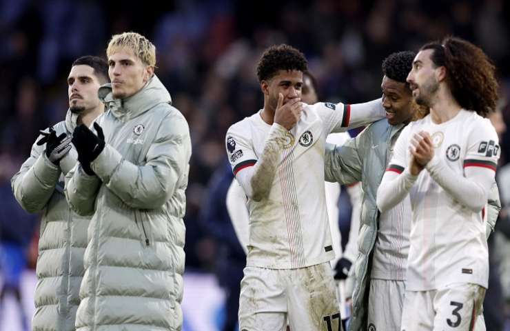 I giocatori del Chelsea insieme in campo