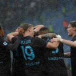 Calciatori del Napoli che esultano dopo un gol
