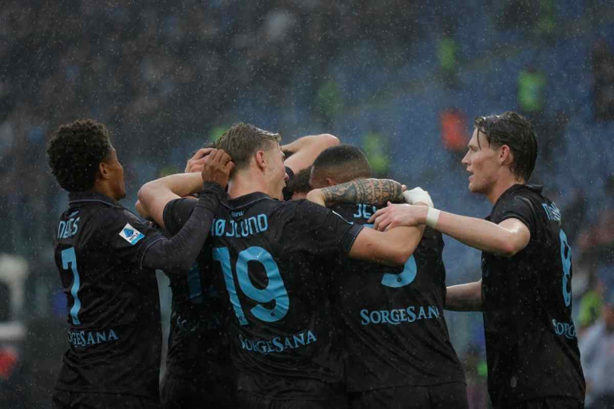 Calciatori del Napoli che esultano dopo un gol