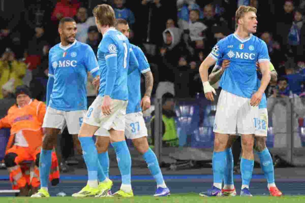 Calciatori del Napoli esultano dopo un gol