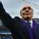 Rocco Commisso saluta il pubblico allo stadio