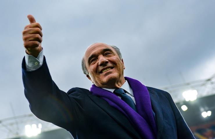 Rocco Commisso saluta sorridendo