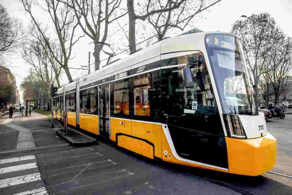 Un mezzo pubblico ATM a Milano