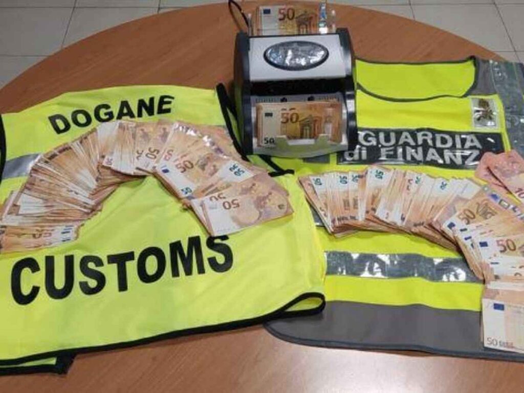 Valuta non dichiarata a Capodichino