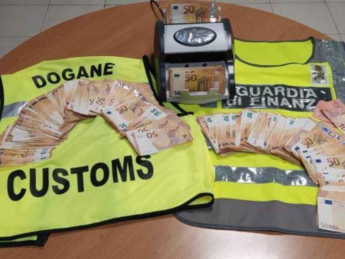 Valuta non dichiarata a Capodichino