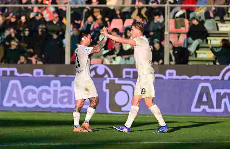 Matteo Politano e Rasmus Hoijlund esultano dopo un gol