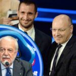 Giorgio Chiellini e Beppe Marotta con Aurelio De Laurentiis in piccolo