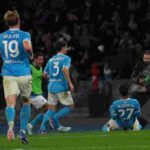 Calciatori del Napoli esultano dopo un gol