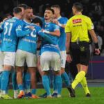 Calciatori del Napoli che esultano dopo un gol