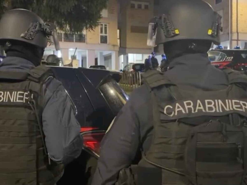 Blitz dei carabinieri a Scampia