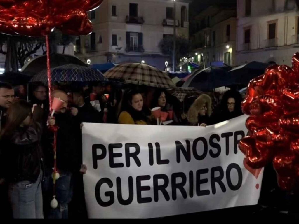 Fiaccolata per il piccolo Domenico