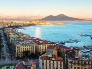 Il sole su Napoli