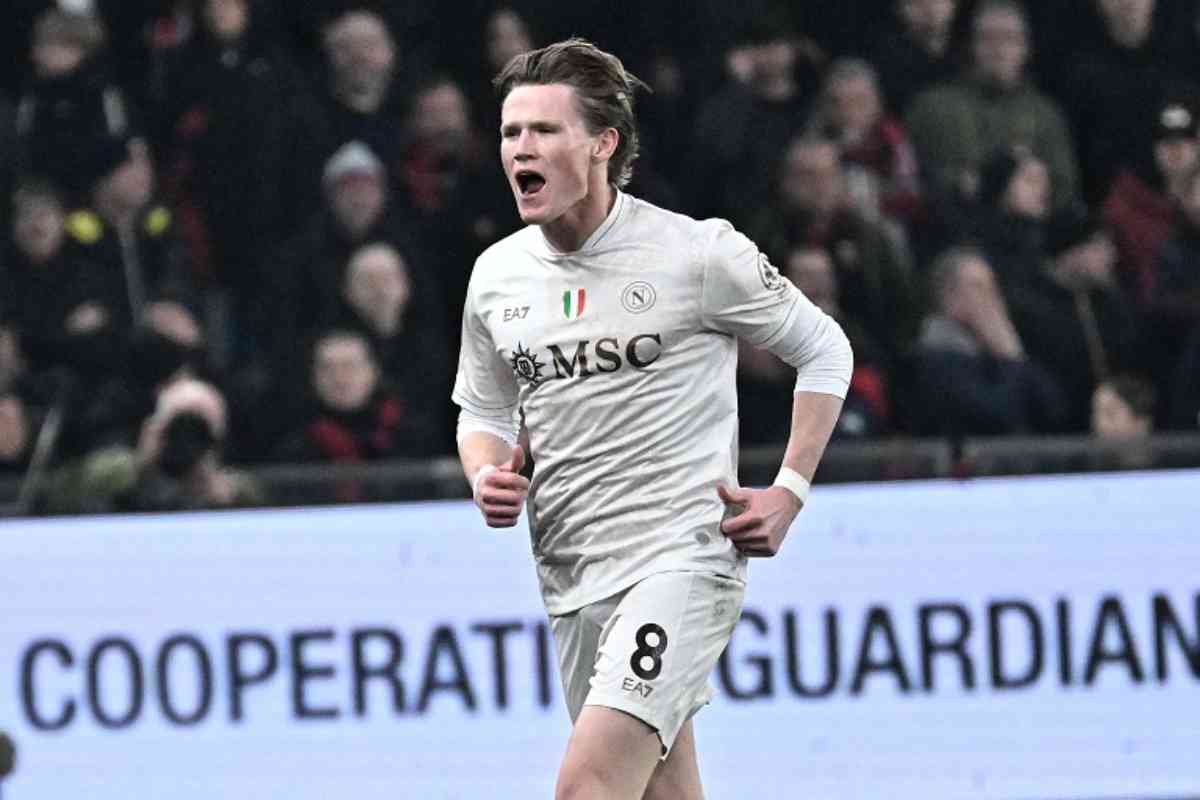 Scott McTominay esulta dopo un suo gol