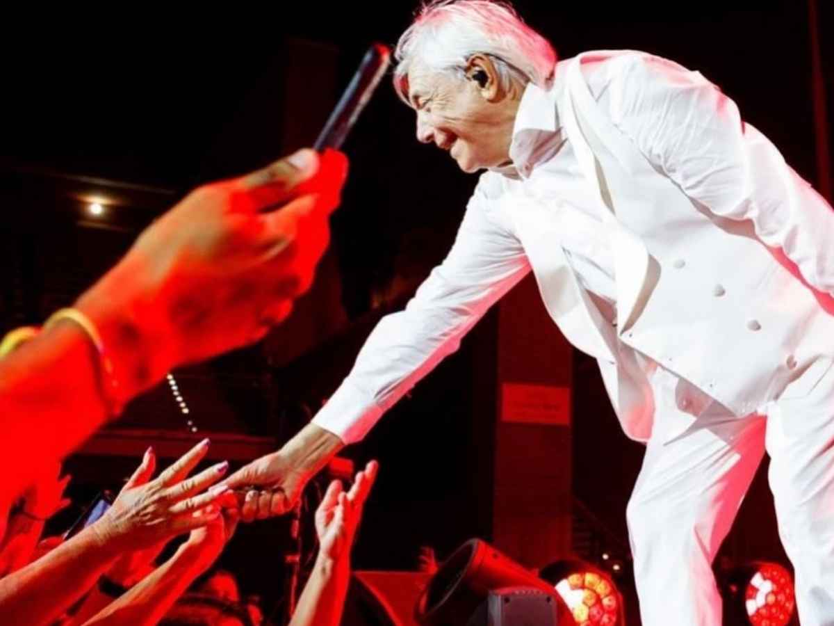 Nino D'Angelo durante un concerto