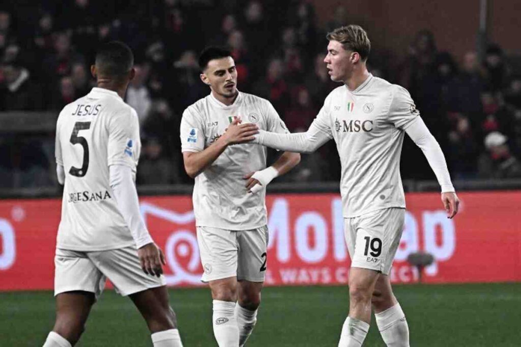 Calciatori del Napoli esultano dopo un gol