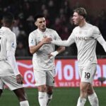 Calciatori del Napoli esultano dopo un gol