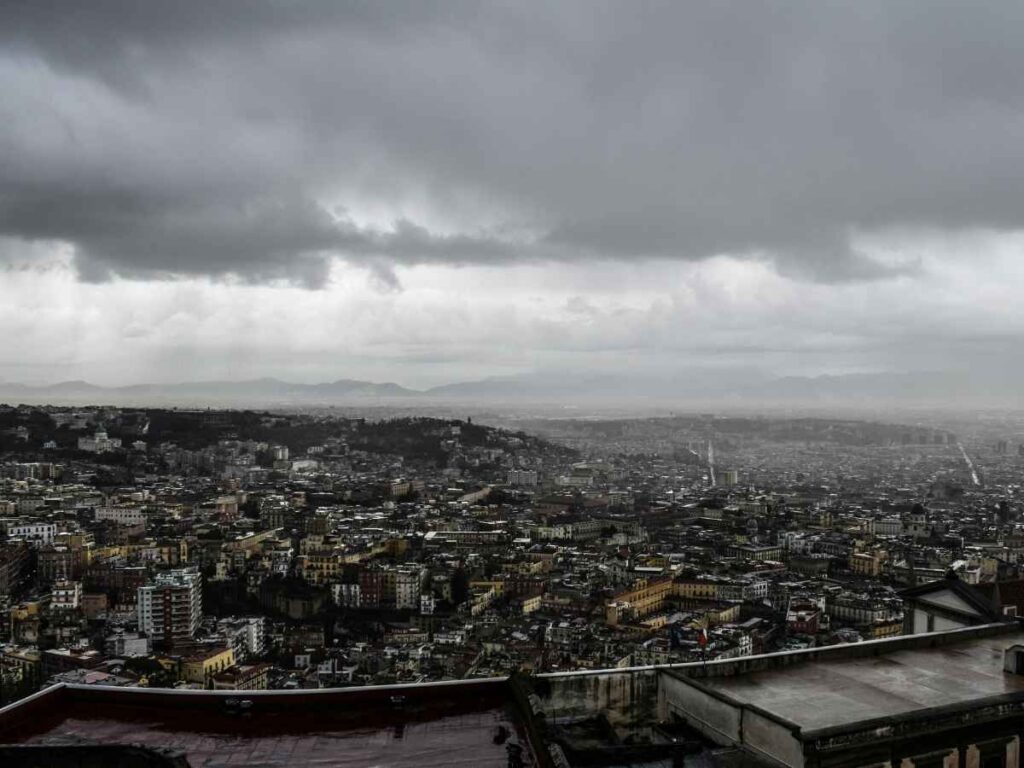 Pioggia su Napoli