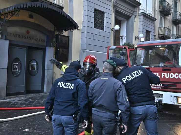 Rogo al Teatro Sannazaro di Napoli