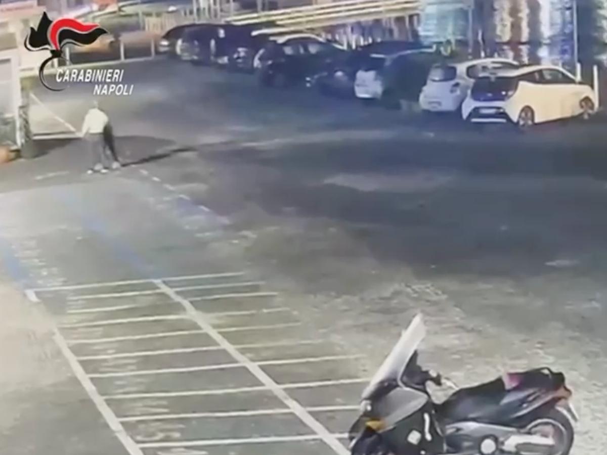 Video stalking carabinieri Napoli