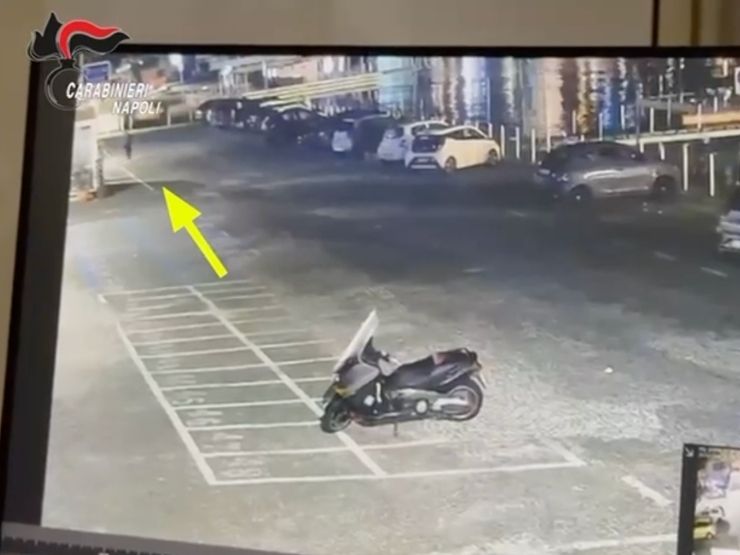 Video stalking carabinieri a Napoli