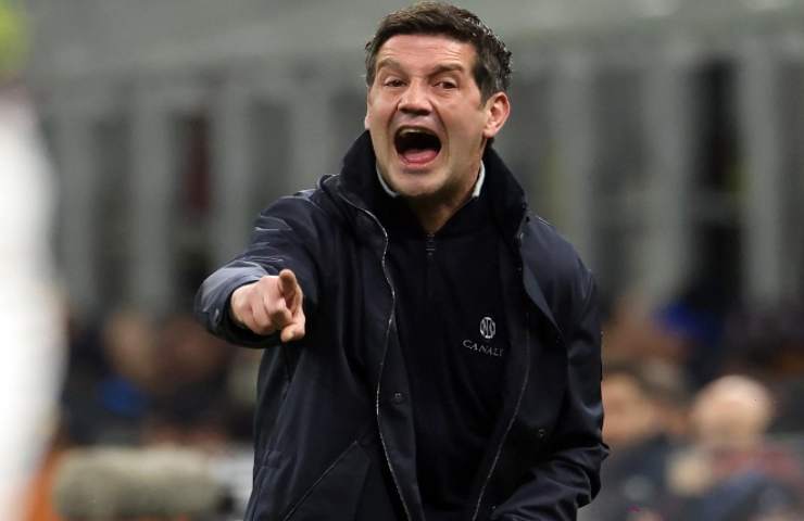 Cristian Chivu urla ed indica col dito