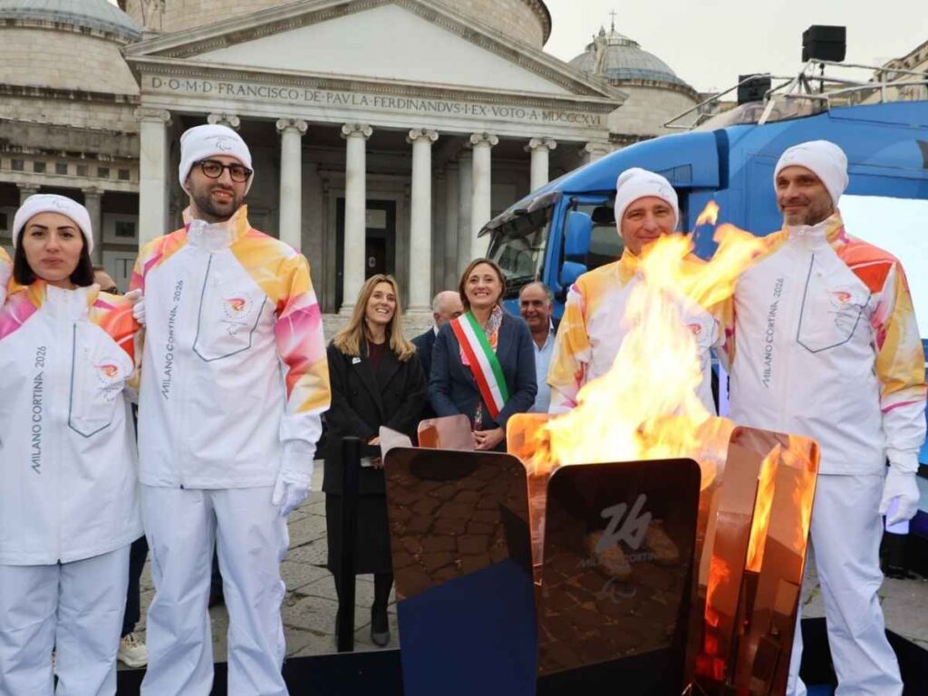 Flame visit a Napoli