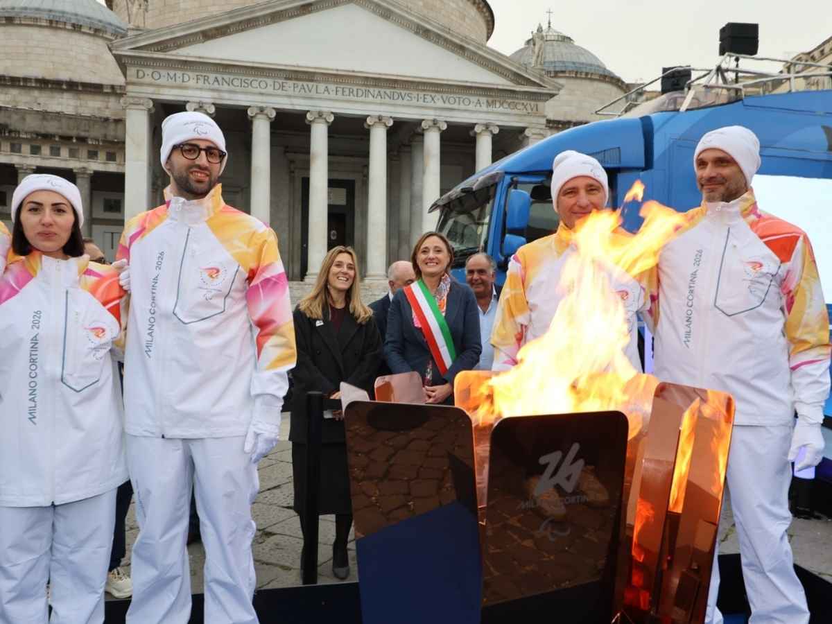 Flame visit a Napoli