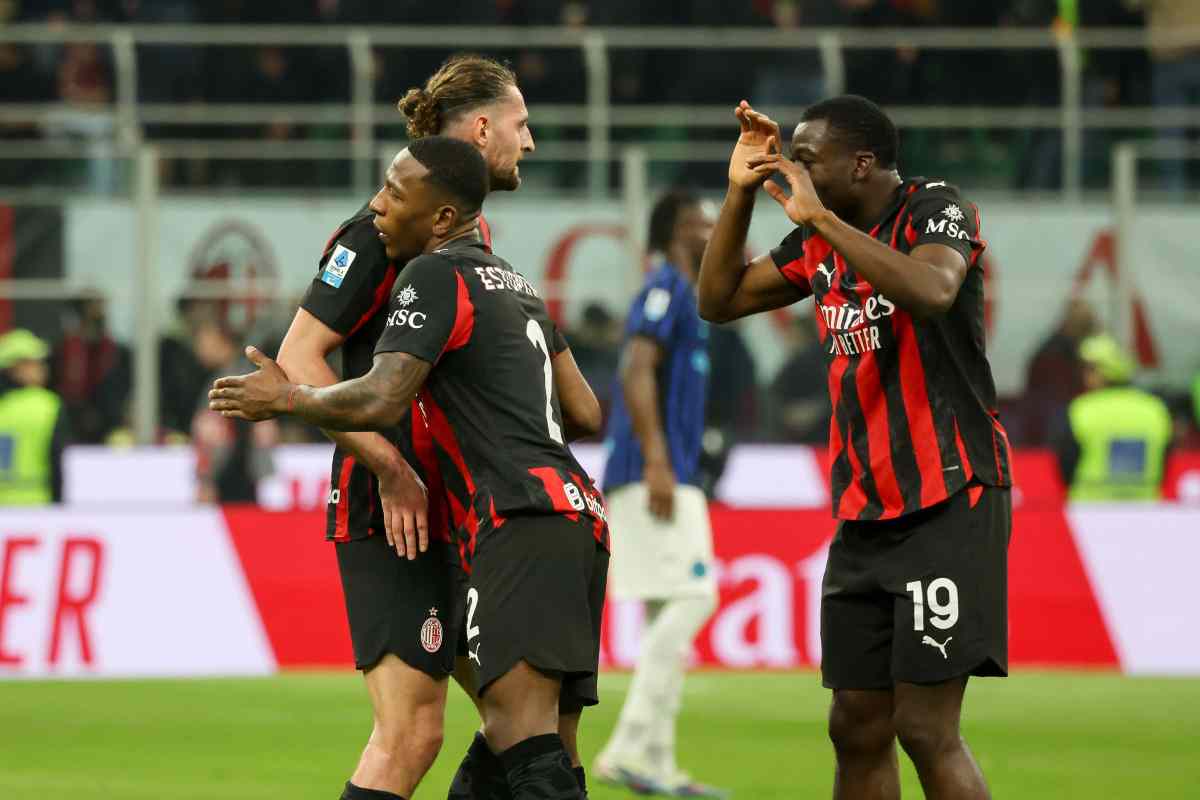 Calciatori del Milan esultano dopo il gol all'Inter nel derby di marzo 2026