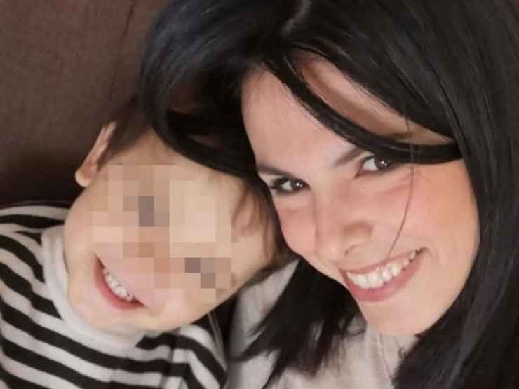 Ornella Pinto con suo figlio