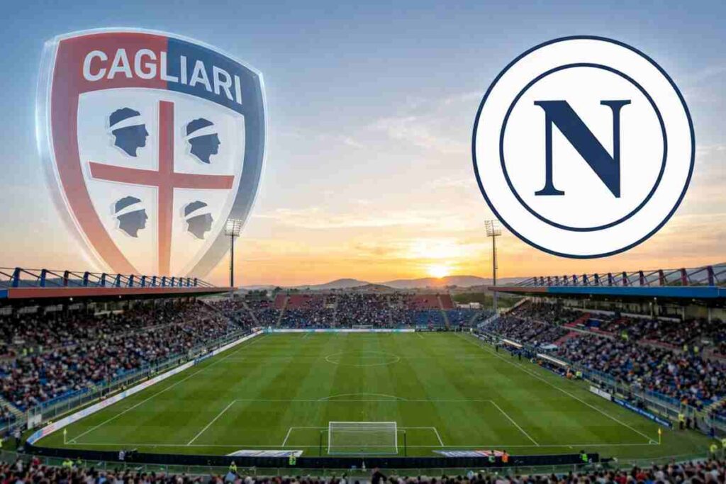 Vista panoramica dell'Unipol Domus al tramonto con gli stemmi trasparenti di Cagliari e Napoli in sovrapposizione nel cielo; immagine di anteprima per l'anticipo di Serie A del 20 marzo 2026.