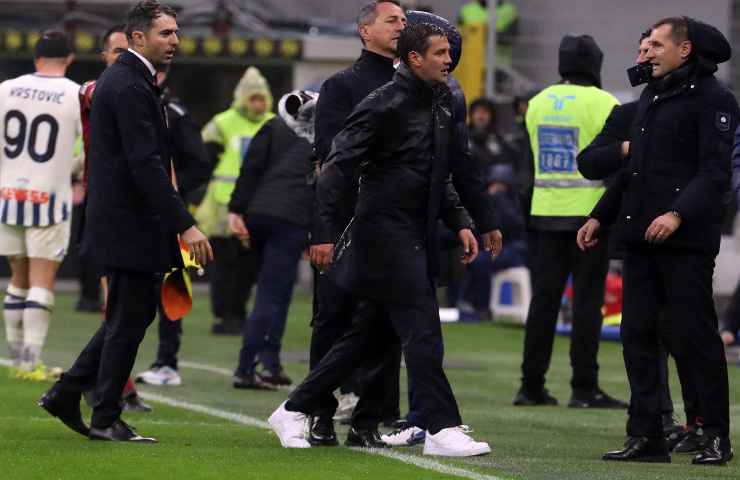 Cristian Chivu lascia il campo polemicamente dopo essere stato espulso in Inter-Atalanta
