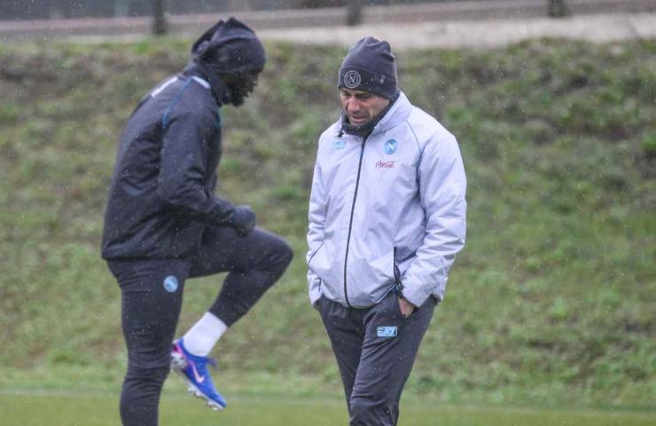 Romelu Lukaku ed Antonio Conte vicini nel corso di un allenamento del Napoli.