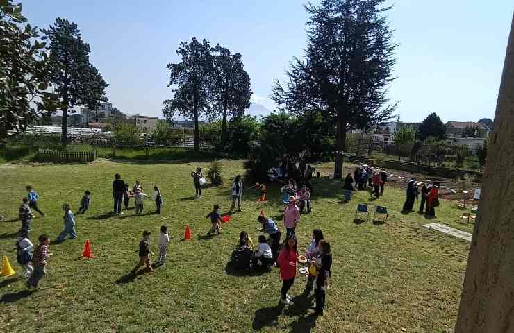 Lezioni all'aperto all'IC Salvemini di Napoli.