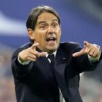 Simone Inzaghi mentre gesticola durante una partita.