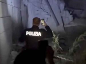 Crollo a Scampia, verifiche in corso