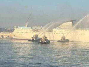 Fiamme a bordo della Gnv Phoenix a Napoli