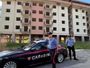 I carabinieri a Pollena Trocchia sul luogo del duplice omicidio