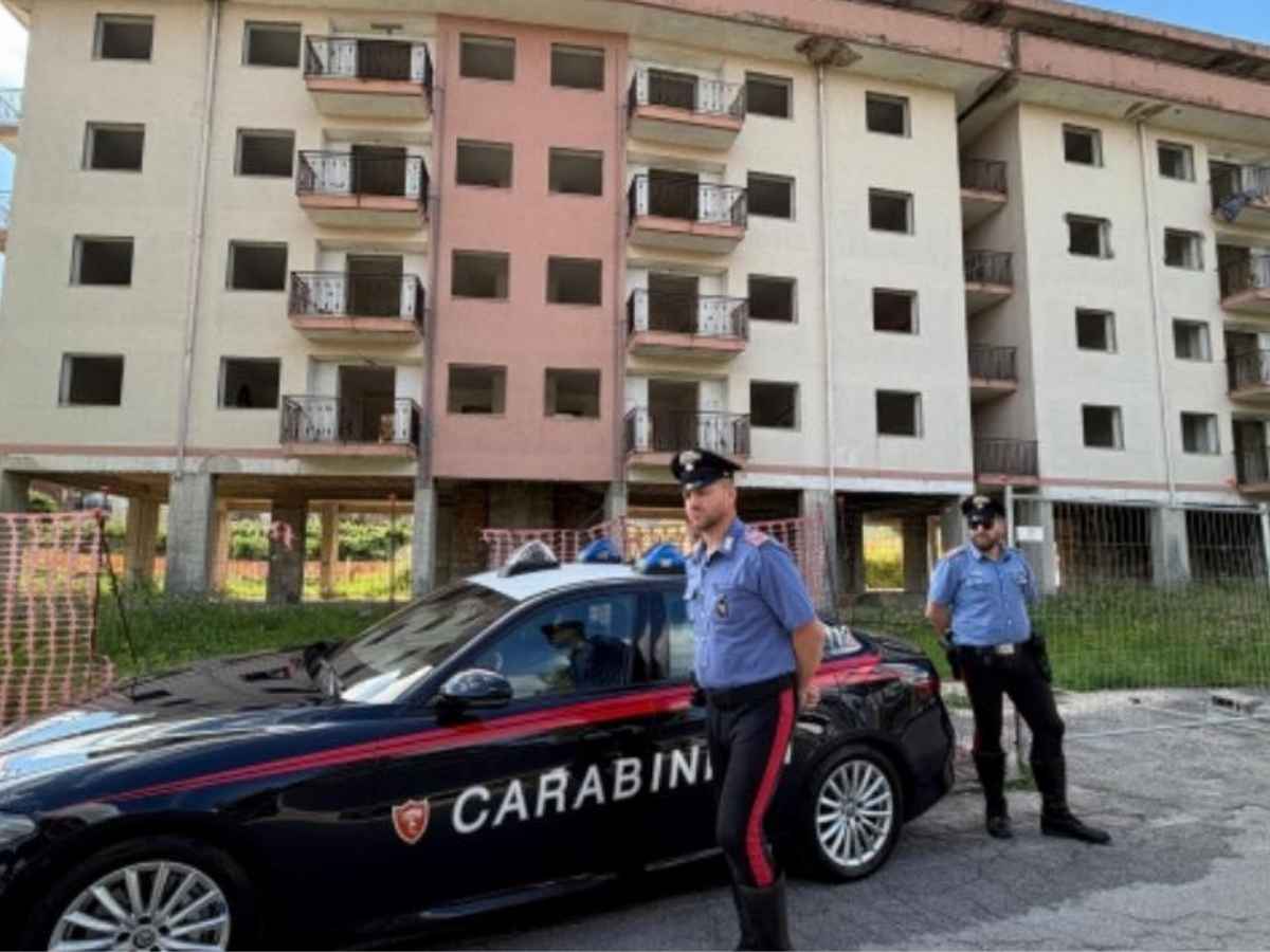 I carabinieri a Pollena Trocchia sul luogo del duplice omicidio