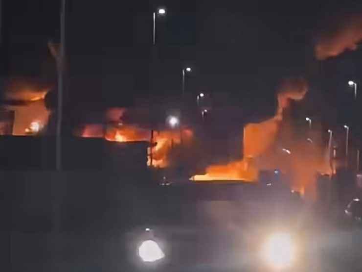Plastica in fiamme nel Salernitano