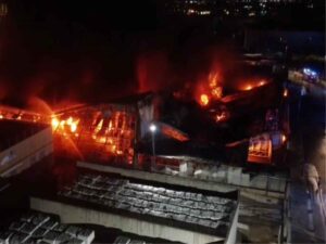 Plastica in fiamme nel Salernitano- scatta il piano dell'Arpac