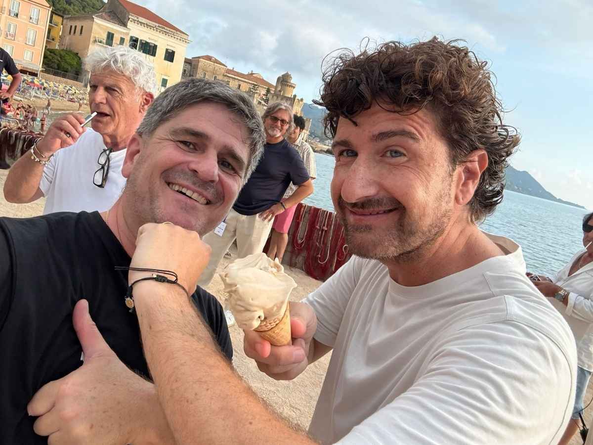 Alessandro Siani fa impazzire la troupe con il gelato nato in suo onore
